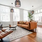 Casa By Sellas